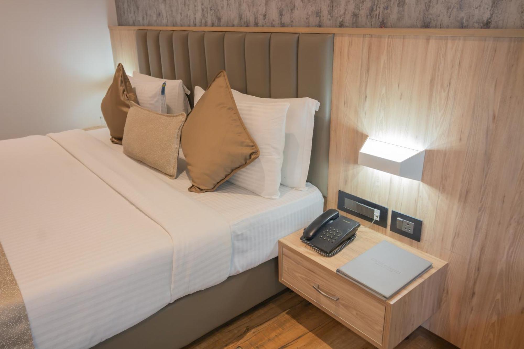 Hotel Celestiial , Кандолим Екстериор снимка
