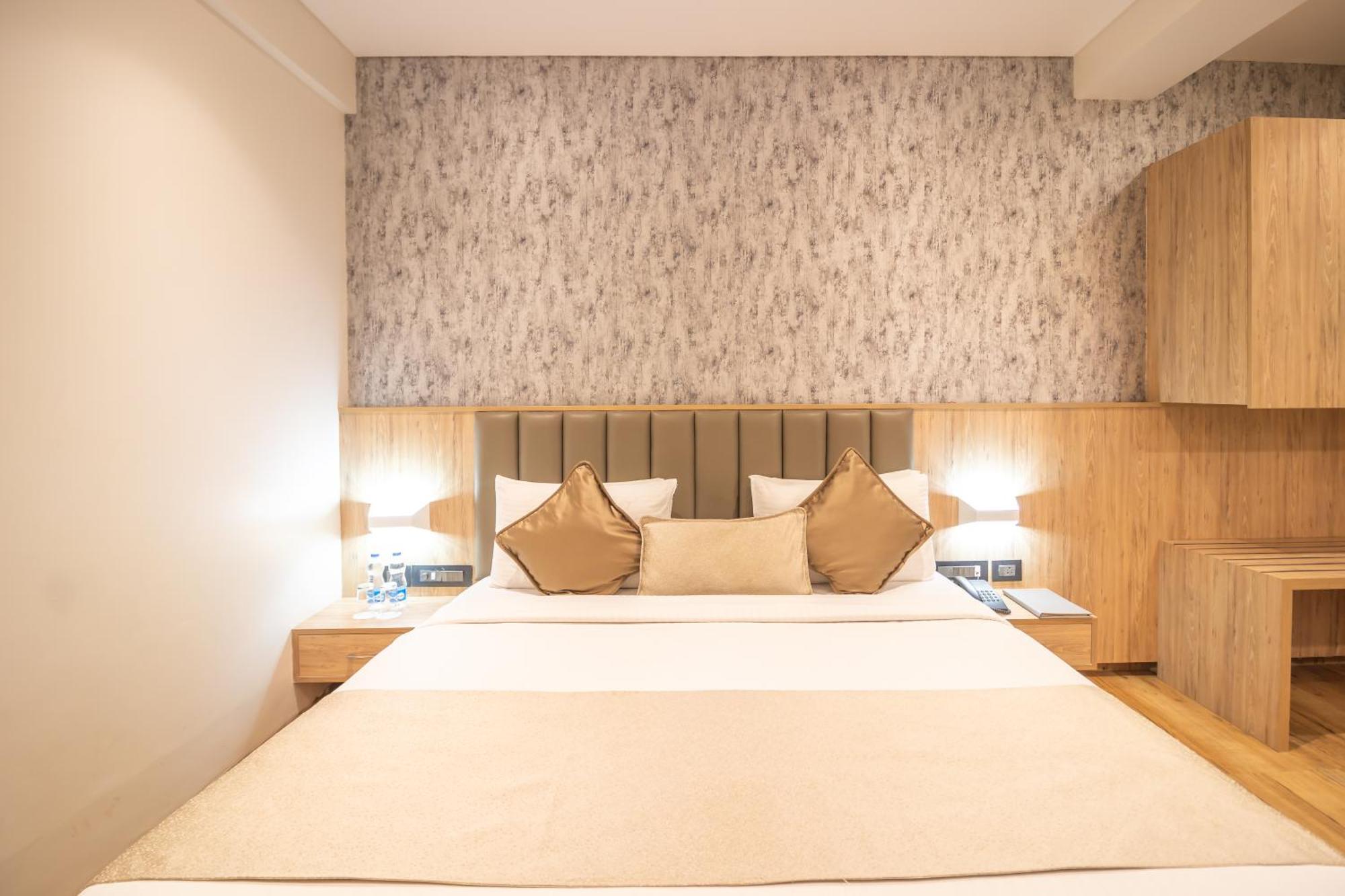 Hotel Celestiial , Кандолим Екстериор снимка