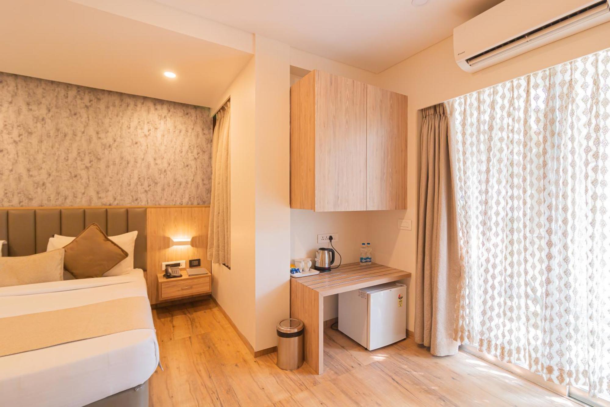 Hotel Celestiial , Кандолим Екстериор снимка