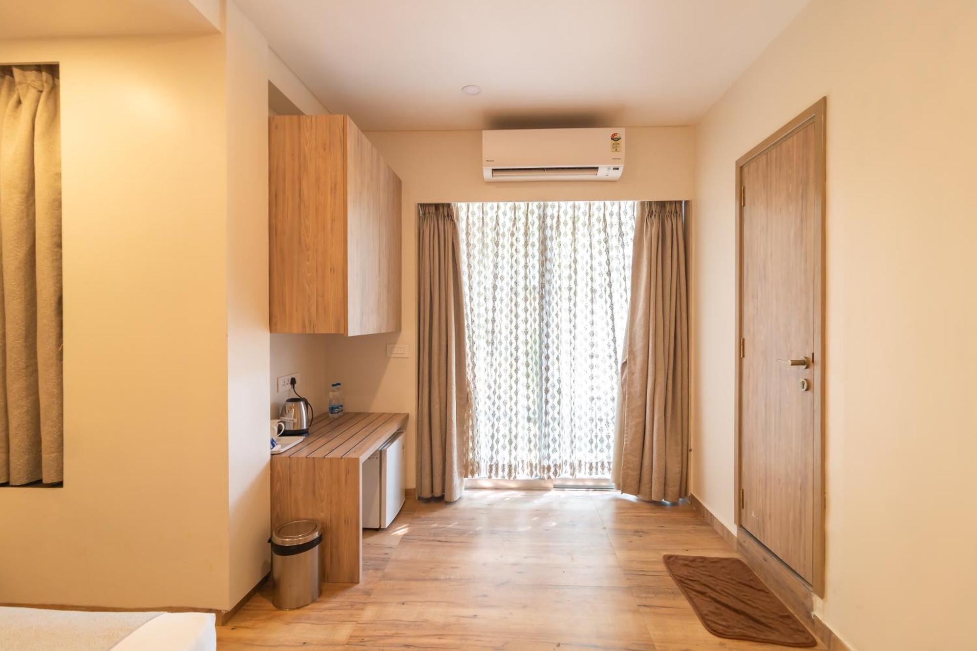 Hotel Celestiial , Кандолим Екстериор снимка