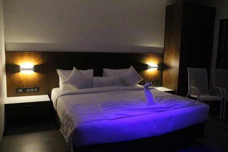 Hotel Celestiial , Кандолим Екстериор снимка